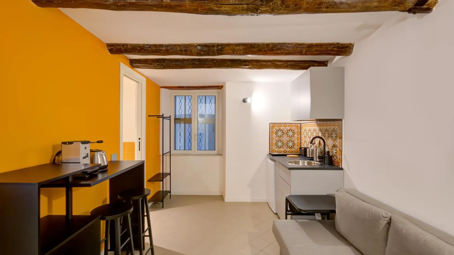 Tra I Vicoli Di Napoli, La Olivella Design E Amore Daire